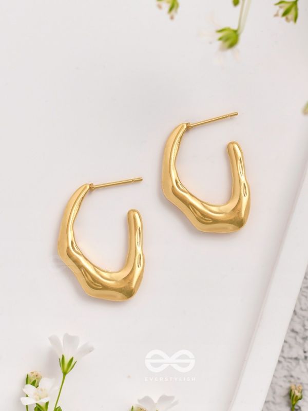 Mirage Embrace - Golden Stainless Steel Earrings With Anti-Tarnish Coating