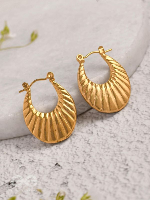Dazzling Flickers - Golden Stainless Steel Earrings With Anti-Tarnish Coating