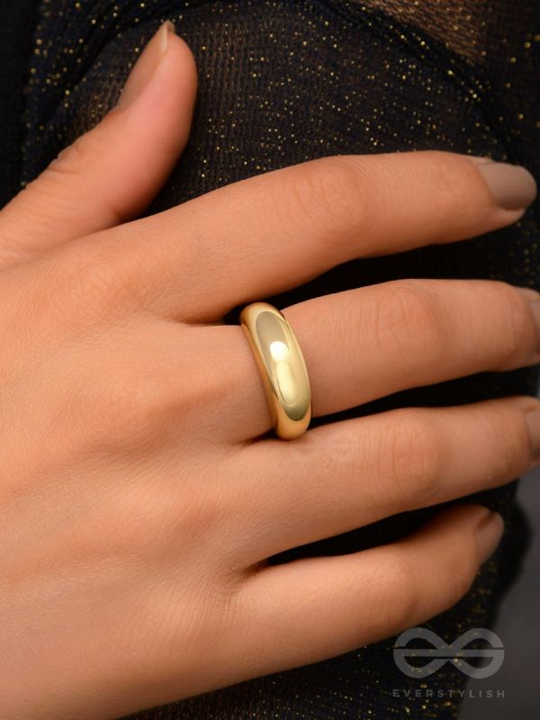 The Golden Grace - Golden Statement Ring 