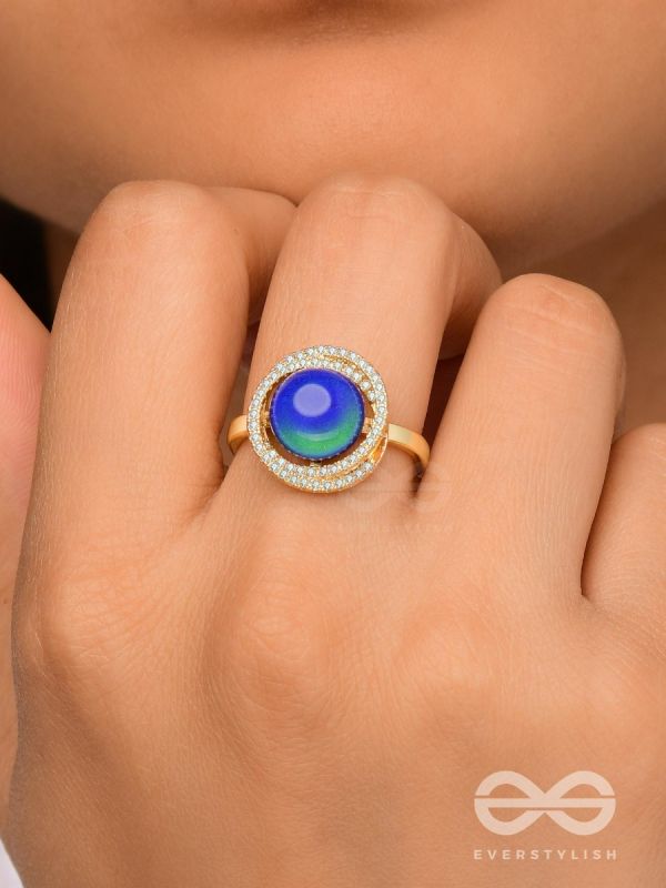 The Prism Radiance - Holographic Embellished Golden Ring 