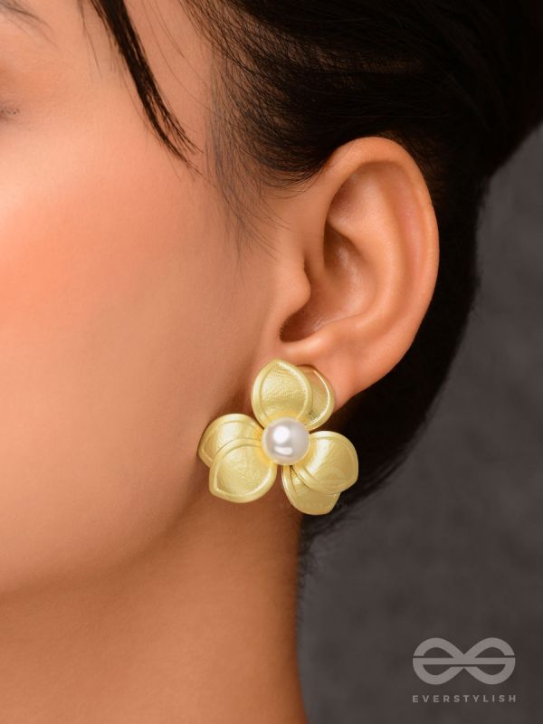 Floral Majesty - Golden Pearl Stud Earrings