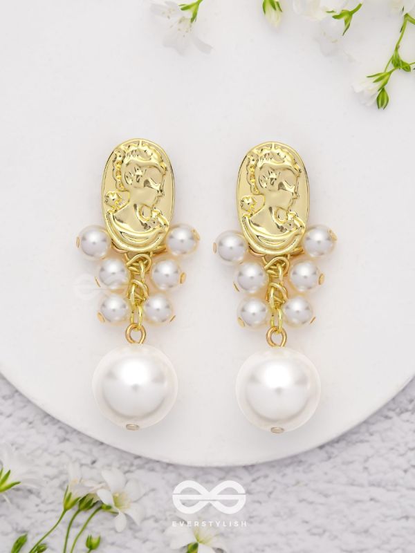 Victorian Pearls - Golden Elegant Earrings