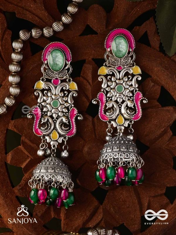 NAVA-SARASA-NEW ESSENCE- OXIDIZED EARRINGS FEATURING PASTEL-COLOURED METALWORK, ADORNED WITH VIBRANT GREEN AND RED BEADS