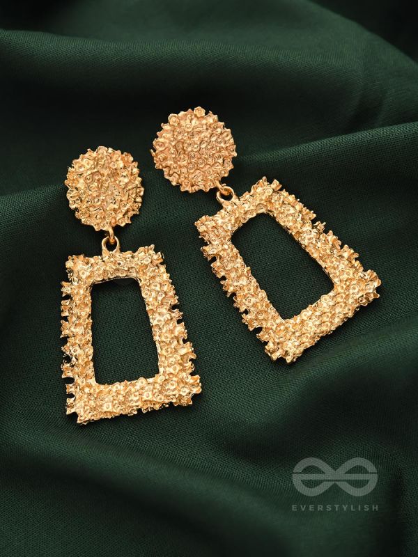 The Shimmery Diva Classic Geometric Earrings - Golden